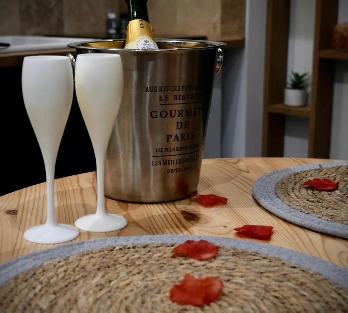 Maison Prestige Le Donjon Des Plaisirs Jacuzzi Montluel