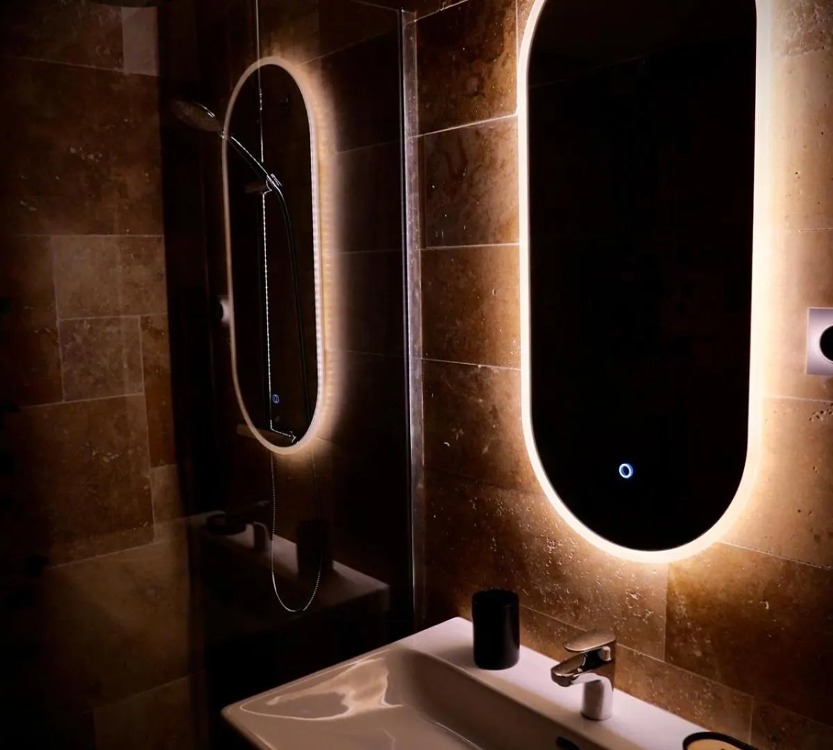 Maison Prestige Le Donjon Des Plaisirs Jacuzzi Montluel 0*,  France