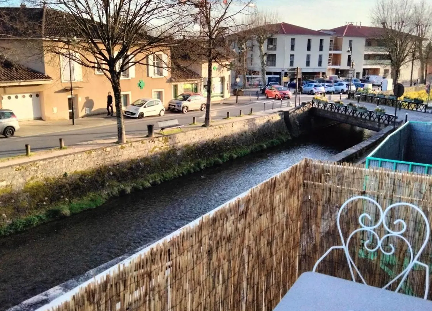 Maison Prestige Le Donjon Des Plaisirs Jacuzzi Montluel 0*,